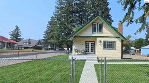 32329 N 6th Ave, Spirit Lake, ID 83869