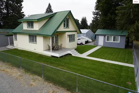 32329 N 6th Ave, Spirit Lake, ID 83869