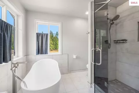 Bath - 265 Little Thunder Rd, Sandpoint, ID 83864 photo 3 of 6