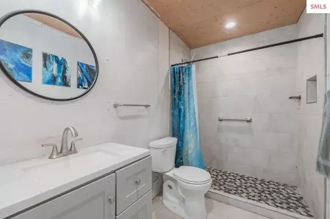 Bath - 265 Little Thunder Rd, Sandpoint, ID 83864 photo 6 of 6
