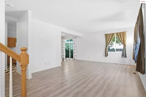 Living - 1201 Spruce St, Sandpoint, ID 83864 photo 3 of 6