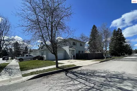 Exterior - 1201 Spruce St, Sandpoint, ID 83864 photo 2 of 9