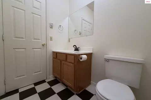 Bath - 1201 Spruce St, Sandpoint, ID 83864 photo 2 of 6