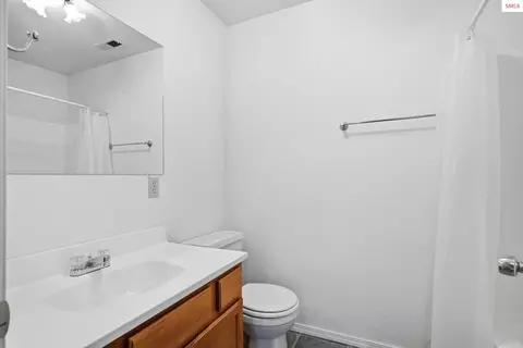 Bath - 1201 Spruce St, Sandpoint, ID 83864 photo 4 of 5