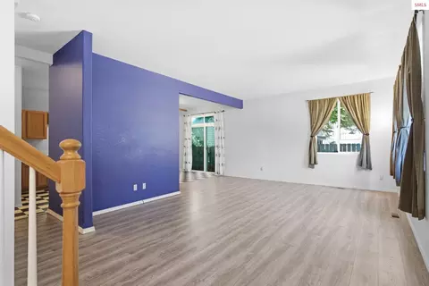 Living - 1201 Spruce St, Sandpoint, ID 83864 photo 3 of 5