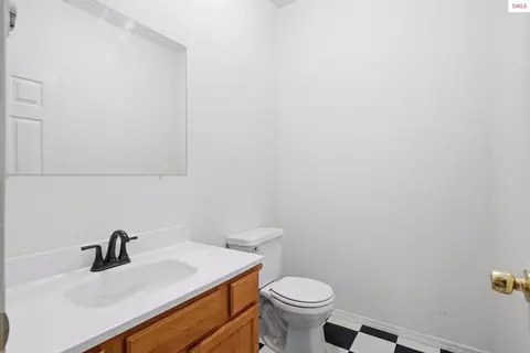 Bath - 1201 Spruce St, Sandpoint, ID 83864 photo 1 of 6