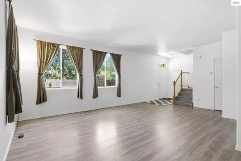 Living - 1201 Spruce St, Sandpoint, ID 83864 photo 1 of 6