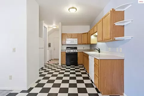 Kitchen - 1201 Spruce St, Sandpoint, ID 83864 photo 3 of 5