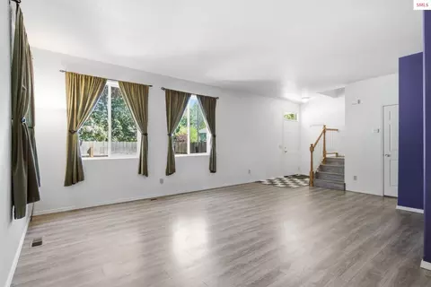 Living - 1201 Spruce St, Sandpoint, ID 83864 photo 1 of 5