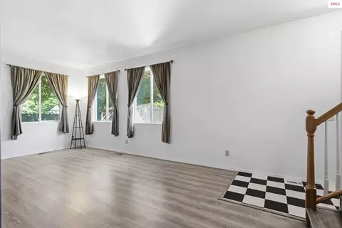 Living - 1201 Spruce St, Sandpoint, ID 83864 photo 2 of 5