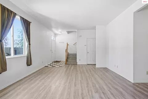 Living - 1201 Spruce St, Sandpoint, ID 83864 photo 4 of 6