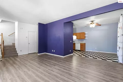 Living - 1201 Spruce St, Sandpoint, ID 83864 photo 4 of 5