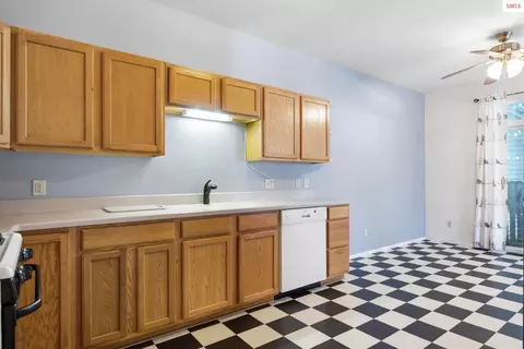 Kitchen - 1201 Spruce St, Sandpoint, ID 83864 photo 2 of 5