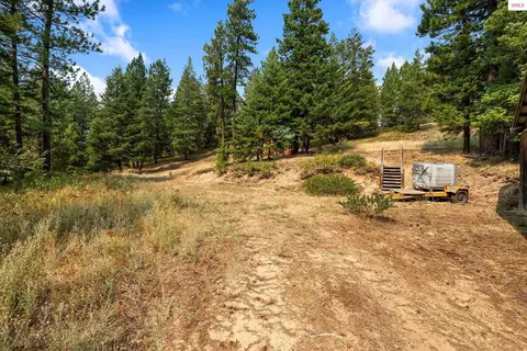 Exterior - 1015 Dusty Ln, Naples, ID 83847 photo 8 of 14