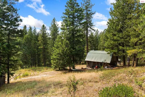 Exterior - 1015 Dusty Ln, Naples, ID 83847 photo 13 of 14