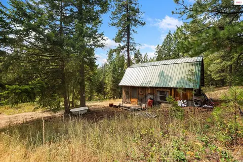 Exterior - 1015 Dusty Ln, Naples, ID 83847 photo 10 of 14