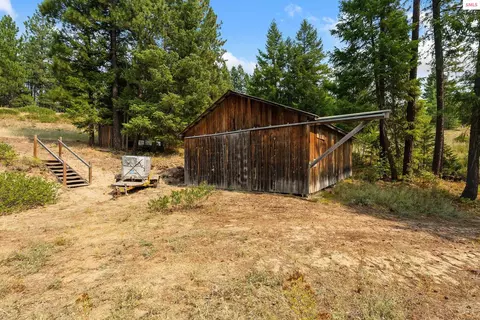 Exterior - 1015 Dusty Ln, Naples, ID 83847 photo 7 of 14