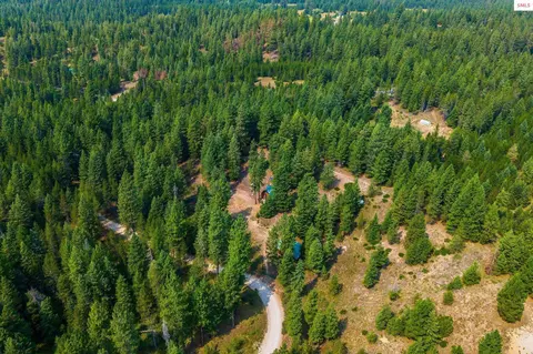 View/Area - 1015 Dusty Ln, Naples, ID 83847 photo 4 of 10