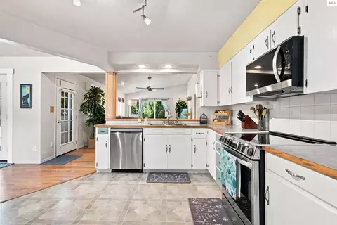 Kitchen - 521 S Olive St, Sandpoint, ID 83864 photo 4 of 6
