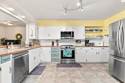 Kitchen - 521 S Olive St, Sandpoint, ID 83864 photo 6 of 6
