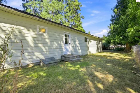 Exterior - 521 S Olive St, Sandpoint, ID 83864 photo 10 of 14