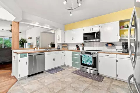Kitchen - 521 S Olive St, Sandpoint, ID 83864 photo 3 of 6