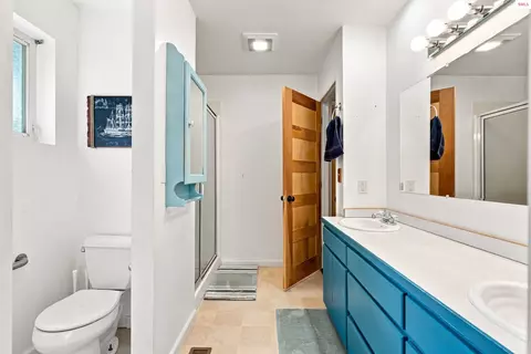 Bath - 521 S Olive St, Sandpoint, ID 83864 photo 1 of 2