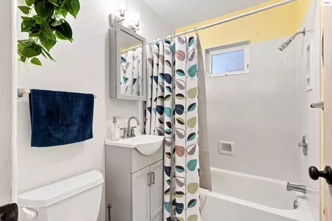 Bath - 521 S Olive St, Sandpoint, ID 83864 photo 2 of 2