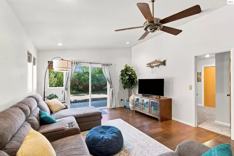 Living - 521 S Olive St, Sandpoint, ID 83864 photo 3 of 5