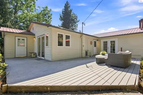 Exterior - 521 S Olive St, Sandpoint, ID 83864 photo 12 of 14