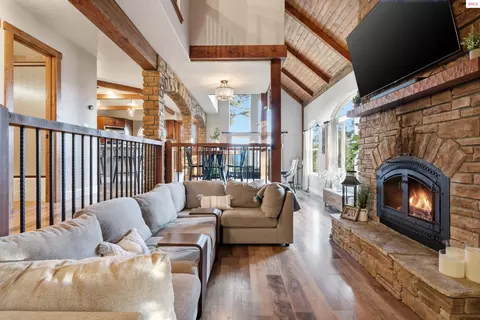 Living - 101 Spring View Ln, Sagle, ID 83860 photo 1 of 3