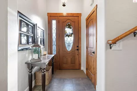 Entry Way - 101 Spring View Ln, Sagle, ID 83860 photo 1 of 2