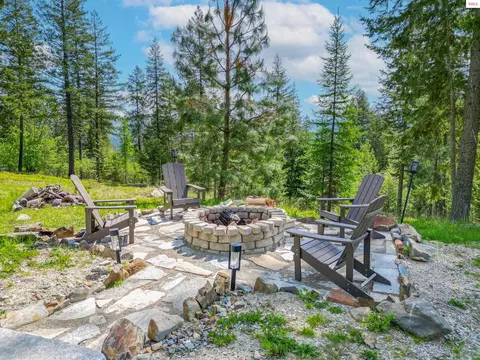 Exterior - 101 Spring View Ln, Sagle, ID 83860 photo 10 of 12