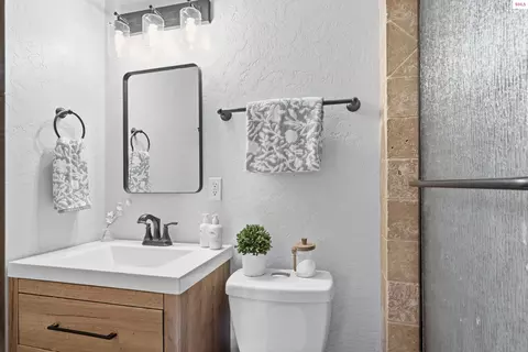 Bath - 101 Spring View Ln, Sagle, ID 83860 photo 1 of 6