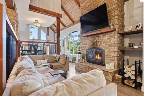 Living - 101 Spring View Ln, Sagle, ID 83860 photo 2 of 3