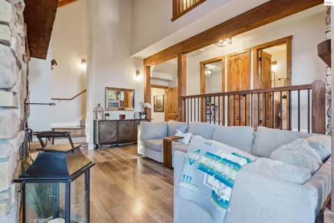 Living - 101 Spring View Ln, Sagle, ID 83860 photo 3 of 3