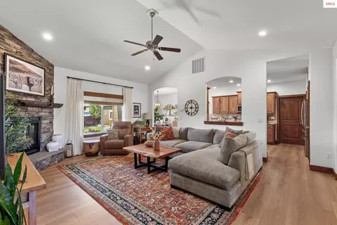 Living - 3617 N Arrowleaf Lp, Post Falls, ID 83854 photo 4 of 5