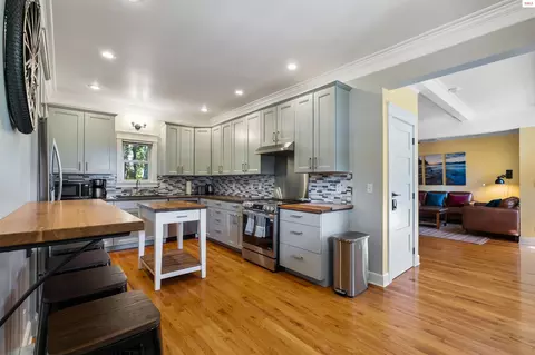 Kitchen - 22 Granite Ridge Rd E, Sandpoint, ID 83864 photo 2 of 3
