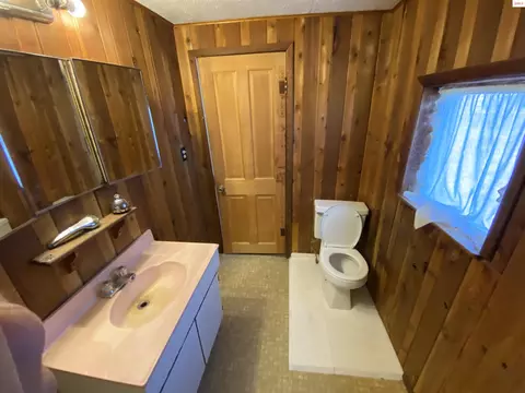 Bath - 620 Washington, Sandpoint, ID 83864 photo 1 of 4