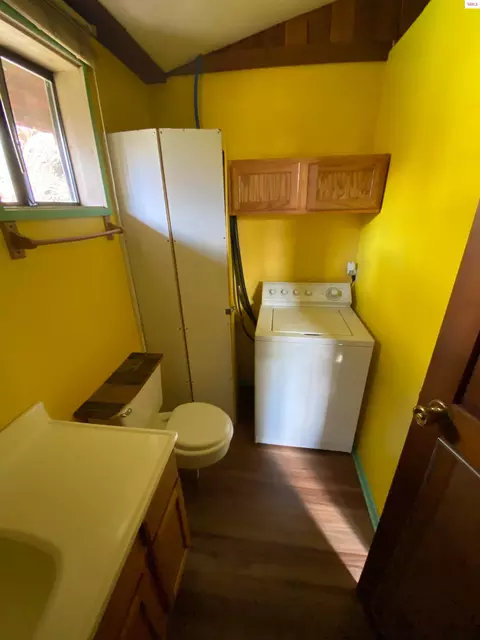 Bath - 620 Washington, Sandpoint, ID 83864 photo 3 of 4