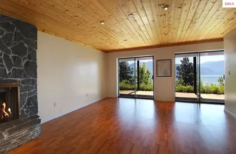 Living - 93 Blue Jay Dr, Sagle, ID 83860 photo 4 of 4