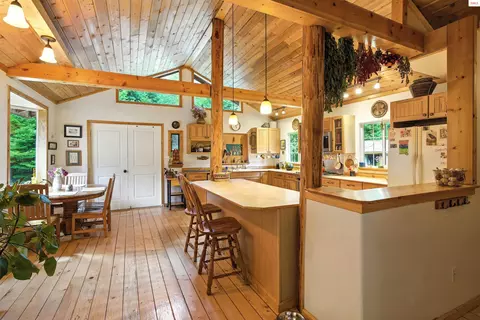 Kitchen - 633 Old Mill Rd, Sandpoint, ID 83864 photo 2 of 6