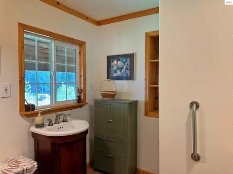 Bath - 633 Old Mill Rd, Sandpoint, ID 83864 photo 5 of 5