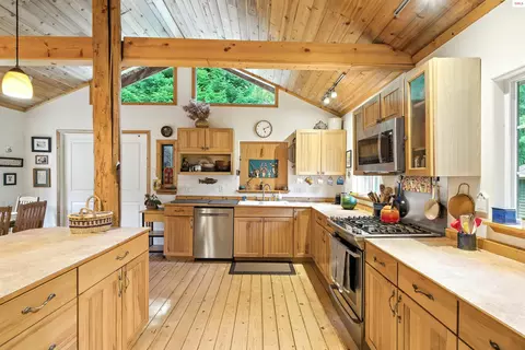 Kitchen - 633 Old Mill Rd, Sandpoint, ID 83864 photo 5 of 6