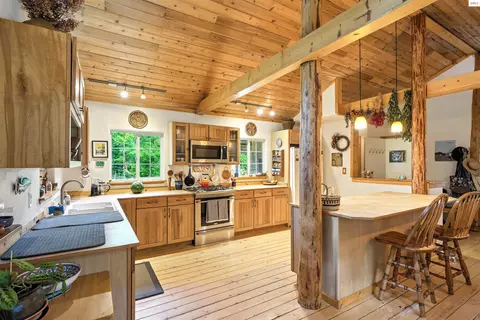 Kitchen - 633 Old Mill Rd, Sandpoint, ID 83864 photo 3 of 6