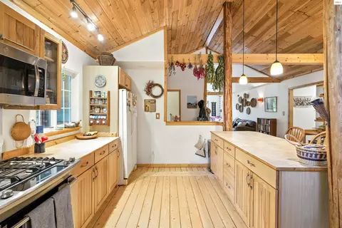 Kitchen - 633 Old Mill Rd, Sandpoint, ID 83864 photo 6 of 6