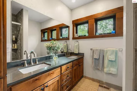 Bath - 639 Ames Way, Dover, ID 83825 photo 5 of 9