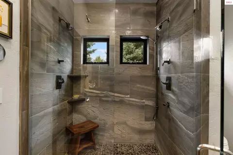 Bath - 639 Ames Way, Dover, ID 83825 photo 2 of 9