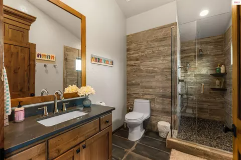 Bath - 639 Ames Way, Dover, ID 83825 photo 7 of 9