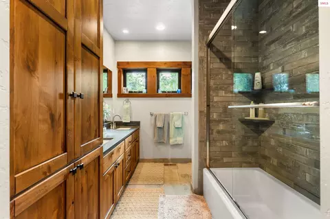 Bath - 639 Ames Way, Dover, ID 83825 photo 4 of 9